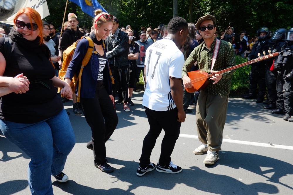 Bunten Protest gab es in Dortmund - auch bei "BlockaDO". Foto: Uwe Bitzel