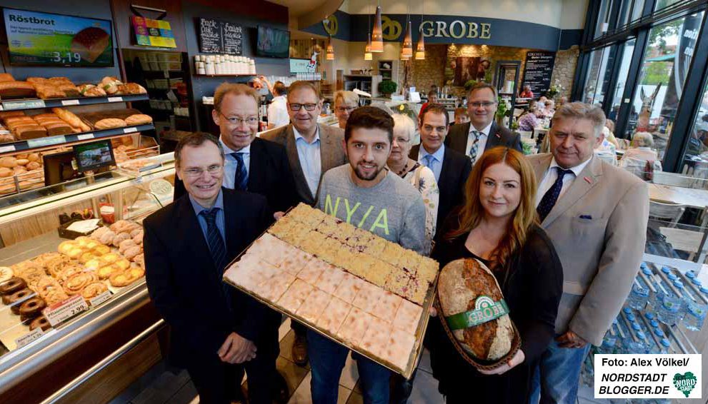 vl. Frank Neukirchen-Füsers (Geschäftsführer Jobcenter Dortmund), Stefan Schreiber (Hauptgeschäftsführer IHK), Jürgen Hinkelmann (Geschäftsführer Bäckerei Grobe), Albi Lugjaj (Auszubildender Bäckerei Grobe), Regine Kreickmann (Bereichsleitung Jobcenter Dortmund), Dirk Engelsking (Bereichsleiter Agentur für Arbeit Dortmund), Burcin Saracoglu (Auszubildende Bäckerei Grobe), Joachim Susewind (Hauptgeschäftsführer Kreishandwerkerschaft) und Volker Walters (Geschäftsführer Bildungskreis Handwerk e.V.).