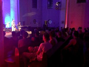 Die Akustik in der Kirche gefällt vielen Gästen.