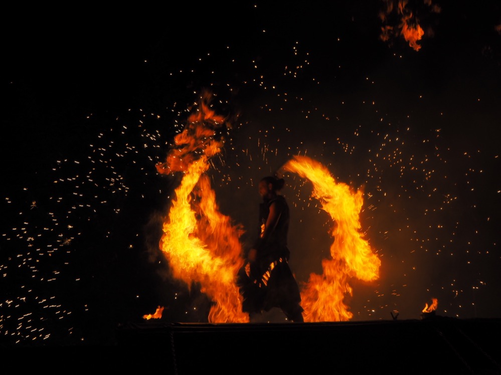 Optischer Höhepunkt des Hafenspaziergang war die Feuershow: Foto: Roland Lecker