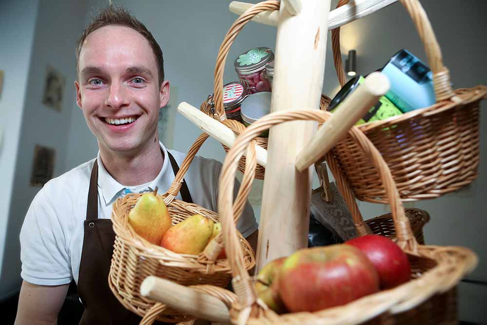 Julian Hans eröffnet in der Kaiserstraße ein Geschäft mit Lebensmitteln aus der Region eröffnet.
