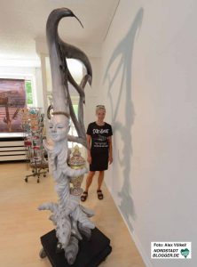 Almut Rybarsch zeigt „Pandoras Box“ im Kunstbetrieb.