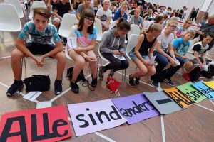 „Alle sind anders – alle sind gleich wert.“ Unter diesem Motto stand die Aktion in der Bürgerhalle des Rathauses.