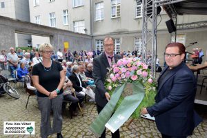 Zum Gedenken an die homosexuellen Opfer des Nationalsozialismus wurde ein Kranz niedergelegt.