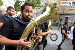 Nicht zuletzt wegen der Balkan-Brass-Band sorgte der Demozug für Aufmerksamkeit in der Nordstadt.