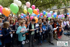 An der Aktion beteiligten sich sechs weiterführende Dortmunder Schulen sowie der Kinder- und Jugendchor „Con Anima“.