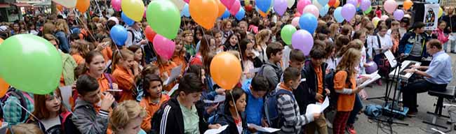 An der Aktion beteiligten sich sechs weiterführende Dortmunder Schulen sowie der Kinder- und Jugendchor „Con Anima“.