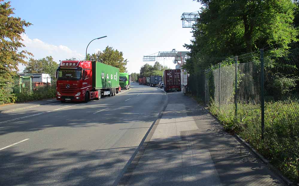 Im Frühjahr 2017werden die Fahrbahn sowie die Parkstreifen in der Kanalstraße erneuert. Foto: Tiefbauamt