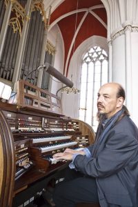 Der Ausnahmeorganist Henning Pertiet improvisiert in der Pauluskirche. 