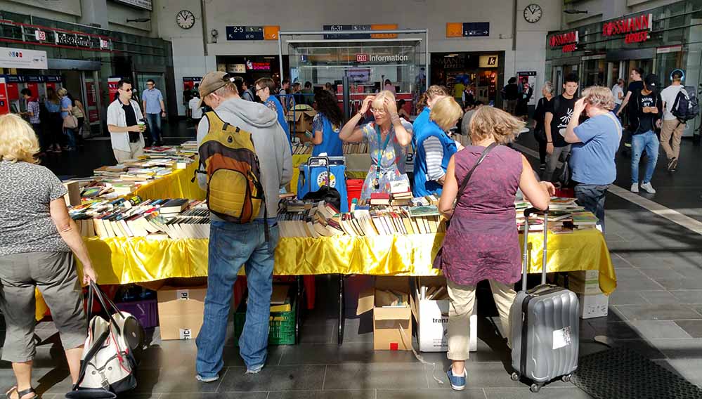 Am 2. Dezember veranstaltet die Bahnhofsmission Dortmund wieder einen Büchermarkt in der Bahnhofshalle.