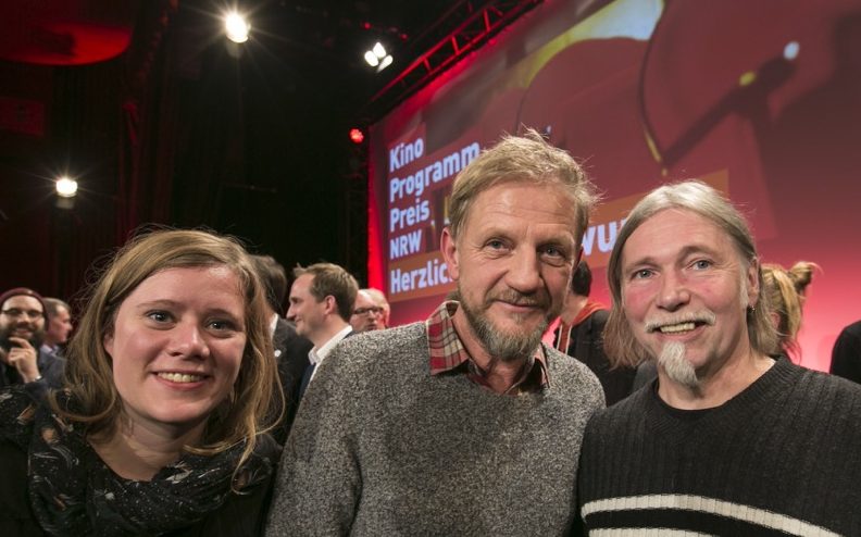 „Pate“ Sönke Wortmann mit den Preisträgern Johanna Knott und Peter Fotheringham. Fotos: Ralph Sondermann/Film- und Medienstiftung NRW