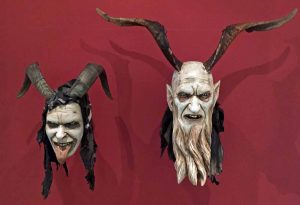 Der schaurige Krampus aus vorchristlicher Zeit wirkt in den Alpenregionen.