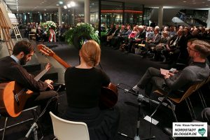 Gedenken an die Pogromnacht im Foyer der Oper.