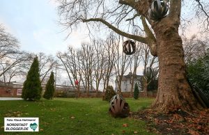 Atelierhaus Westfalenhütte in der Freizeitstraße, Brigitte Bailer. Im Garten des Hauses