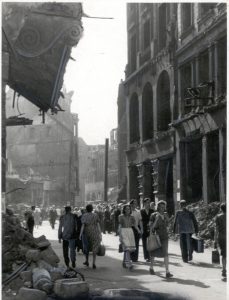 ein Luftangriff im Jahr 1944 zerstörte die Schauburg fast völlig. Foto: Stadtarchiv Dortmund