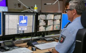 Von der Leitstelle in der Markgrafenstraße aus wird der Bereich überwacht. Foto: POL-DO