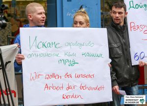 Beschäftigte aus Rumänien, Bulgarien und Polen demonstrieren vor dem Tedi in der Münsterstraße