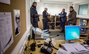 Die Dortmunder CDU-Bundestagsabgeordneten Thorsten Hoffmann und Steffen Kanitz haben die Dienststelle der Bundespolizei im Dortmunder Hauptbahnhof besucht. Foto: Stefan Fercho