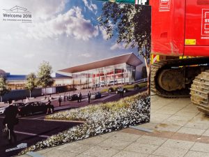 Vor dem Messezentrum Westfalenhallen fand der symbolische erste Spatenstich statt. Foto: Roland Klecker/dofoto.de