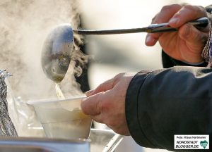 Tarifrunde der Länder. ver.di lädt Landesbeschäftigte zur „Aktiven Mittagspause“ am 25.01.2017 vor dem Stadthaus ein. Kartoffelsuppe wärmte die Gewerkschafter auf