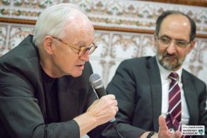 Prof. Dr. Wilhelm Heitmeyer neben Ahmad Aweimer in der Abu Bakr Moschee in Dortmund.