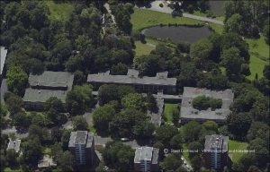 In den Jahren 1958 bis 1962 errichtete die Stadt für das Goethe-Gymnasium ein Schulgebäude an der Sckellstraße.