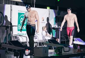 Max Mral (li.) und Erik Steinhagen, beide von der SG Dortmund, standen im Finale des Elimination Race im Südbad.