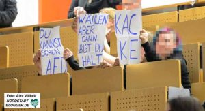 Lautstarker und kreativer Protest schlug den AfD-Vertretern an der TU Dortmund entgegen.