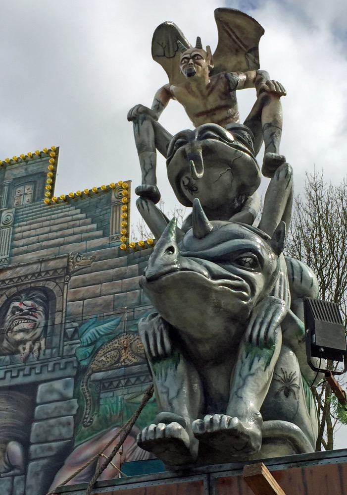 Gruselfiguren am Geisterlabyrinth "Ghost".