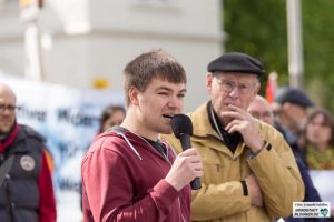 Daniel Kehl, Jugendvertreter der Sozialistischen Alternative Voran, sprach in Dorstfeld.