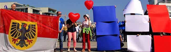 Mit der Fotoaktion „L’Europe aime la France – Europa liebt Frankreich“ stand das europäische Nachbarland im Mittelpunkt der fünften „Pulse of Europe“ Demonstration. Foto: #pulseofeurope