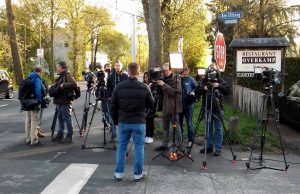 Zahlreiche MedienvertreterInnen warteten auf Erkenntnisse der Rekonstruktion. Fotos: Marcus Arndt