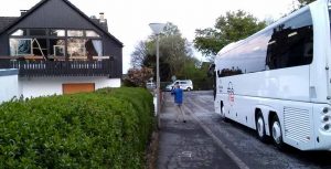 Da der BVB-Buss streikte, ließen die Ermittler einen anderen Reisebus kommen, um den Tatort nachzustellen.