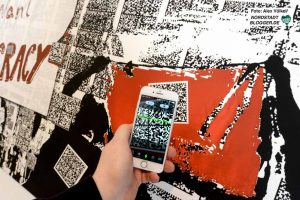 Mit einem Scanner - zum Beispiel einem Smartphone - sind die QR-Codes auslesbar. Fotos: Alex Völkel