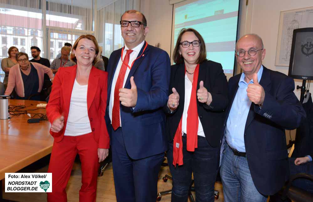 Die Dortmunder SPD hatte gut lachen: Nadja Lüders, Volkan Baran, Anja Butschkau und Armin Jahl holten sich die vier Direktwahlkreise. Foto: Alex Völkel