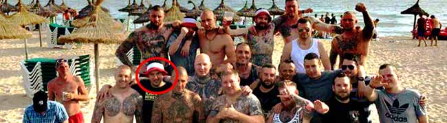 Alexander D. und der Rest der Nazi-Hools am Ballermann. Hitlergruß inklusive ©linksunten