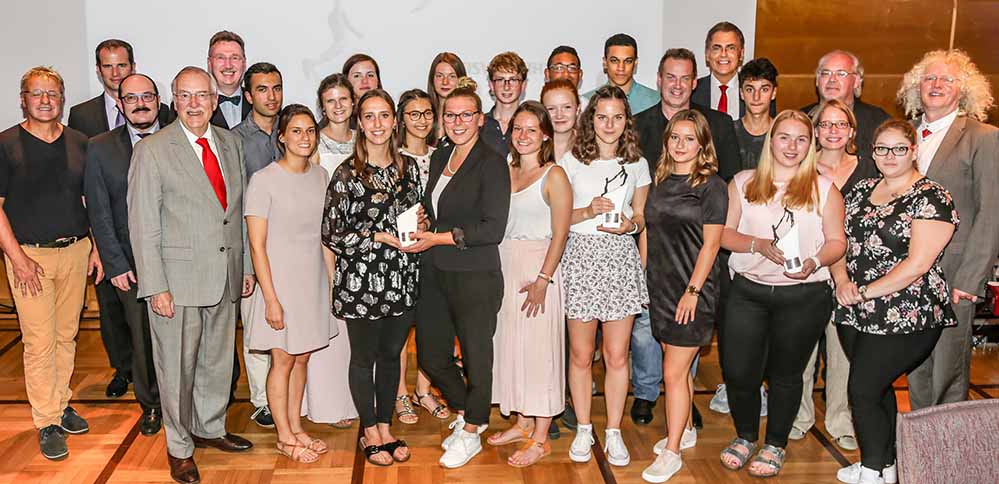 Mit dem „Heinrich-Schmitz-Preis“ wird ehrenamtliches Engagement von Jugendlichen ausgezeichnet.