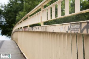 Die Brücke über die B1 in Dortmund, die auch zum Westfalenstadion führt, soll abgerissen werden.