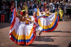 Die kolumbianische Tanzgruppe "Etnia y folclo columbia" trifft sich immer samstags im DKH (ab 2.9.)