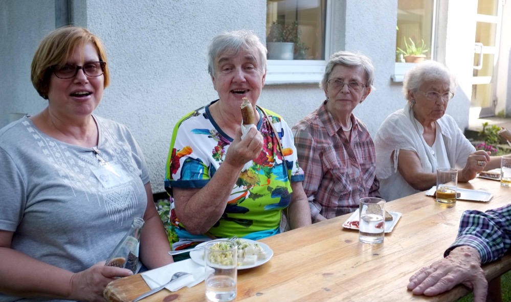 Das Frauenquartett freut sich auf jeden weiteren Sommerabend im Kirchgarten. Fotos: Susanne Schulte