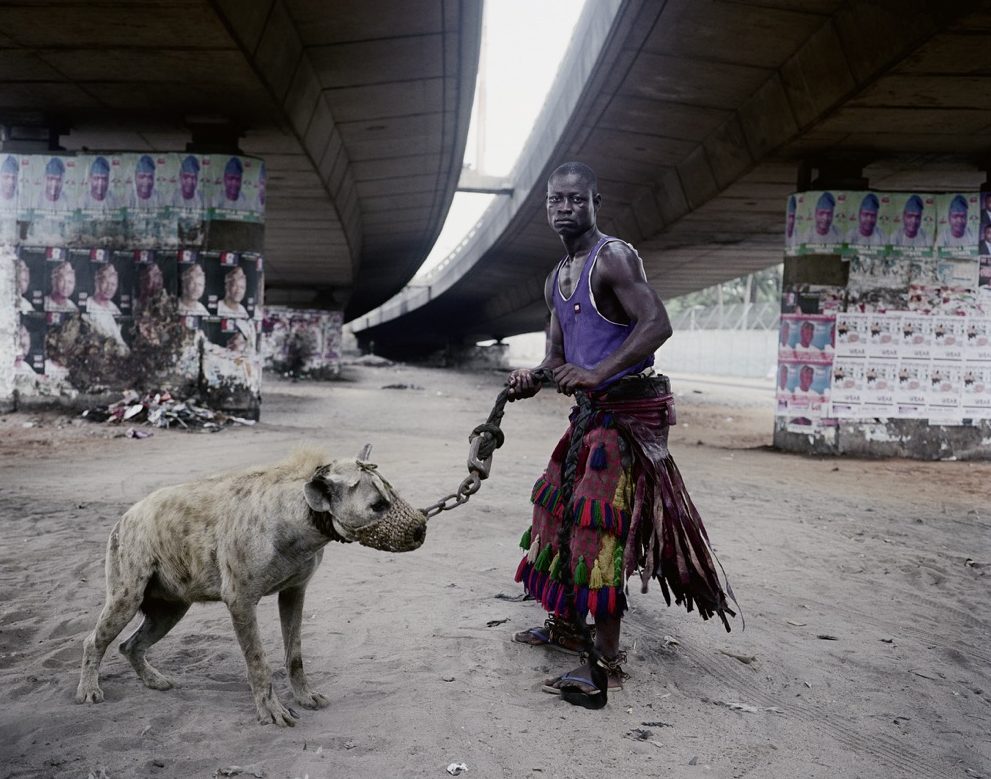 ABDULLAHI MOHAMMED WITH MAINASARA, LAGOS, NIGERIA, AUS DER SERIE „THE HYENA & OTHER MEN”, 2005-2007