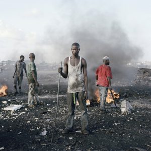 DAVID AKORE, AGBOGBLOSHIE MARKET, ACCRA, GHANA, AUS DER SERIE „PERMANENT ERROR”, 2009-2010