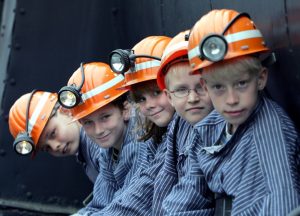 Im LWL-Industriemuseum Zeche Zollern lernen Kinder die Bergmannsarbeit kennen. Foto: LWL-Industriemuseum Walter Fischer