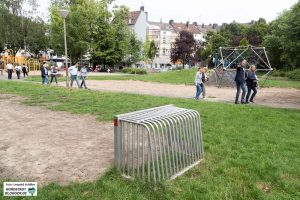 Der Spielplatz an der Missunde- Ecke Düppelstraße war Thema bei dem Rundgang.