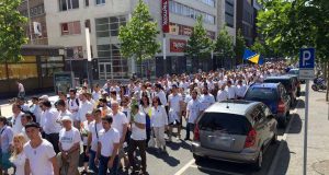 Zum dritten Mal möchten die bosnischen Gemeinden mit einem Schweigemarsch an das Massaker erinnern.