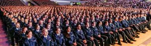 Die 1.920 Polizistinnen und Polizisten des Einstellungsjahrgangs 2016 haben in der Dortmunder Westfalenhalle ihren Eid auf die Landesverfassung geschworen.