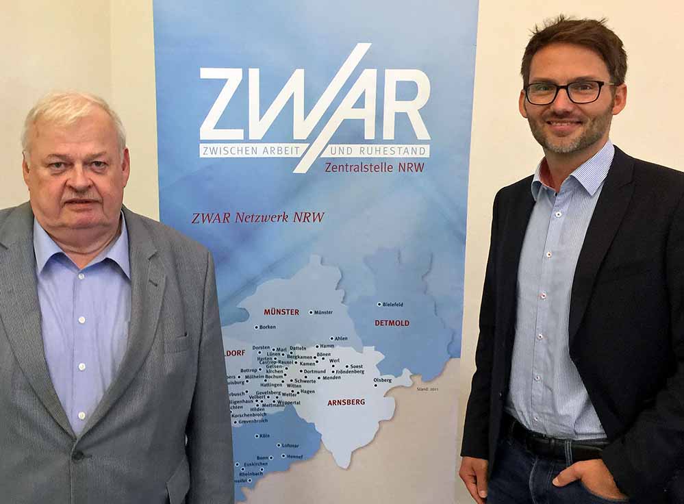 Ex-Landesminister Guntram Schneider wurde neuer Vorsitzender der ZWAR Zentralstelle NRW, rechts Geschäftsführer Marc Bagusch. Fotos: Joachim vom Brocke