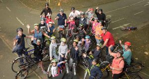 Die Kinder und Eltern, die am Ferienprogramm des ADFC teilnehmen, freuen sich schon auf die Sternfahrt. Foto: Ole Steen