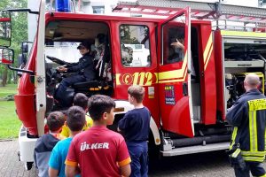 Neben den Fußball-Spielen gab es ausführliches Programm. Etwa mit der Jugendfeuerwehr Eving.