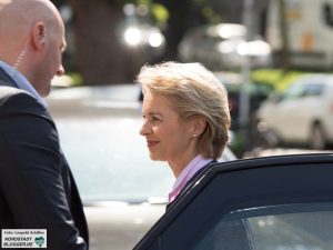 Bei Ihrer Ankunft in Dortmund: Ursula von der Leyen.